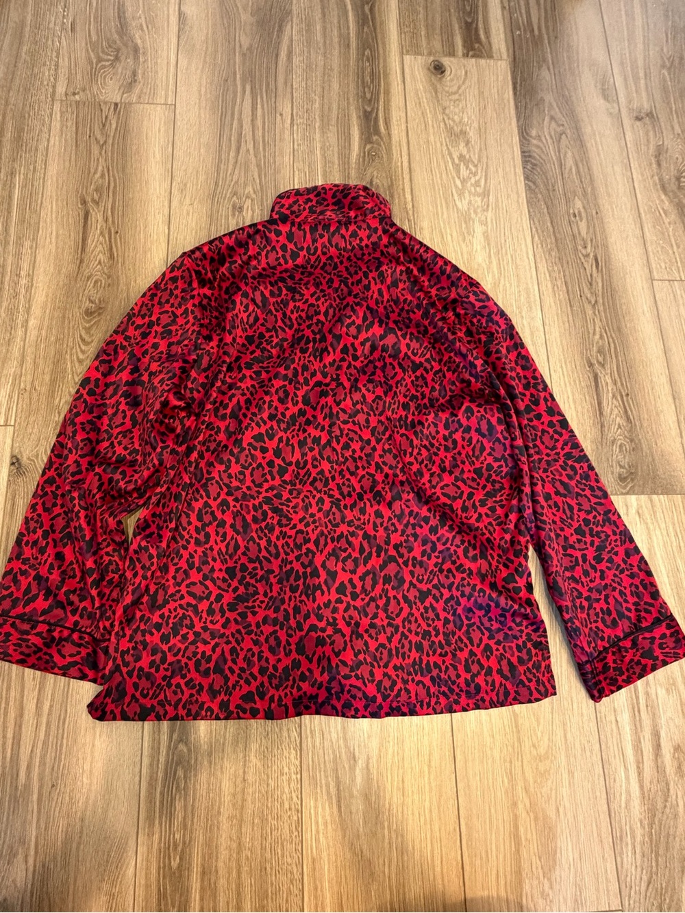 Victoria’s Secret Red Black Silky Feel Cheetah / Animal Print Pajama Set size M - Picture 8 of 12
